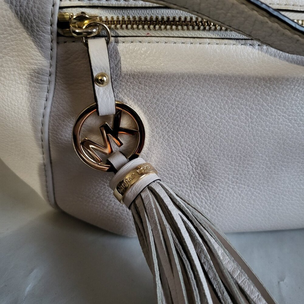 VINTAGE MICHAEL KORS PEBBLED CREAM LEATHER SHOULDER BAG - Picture 3 of 15